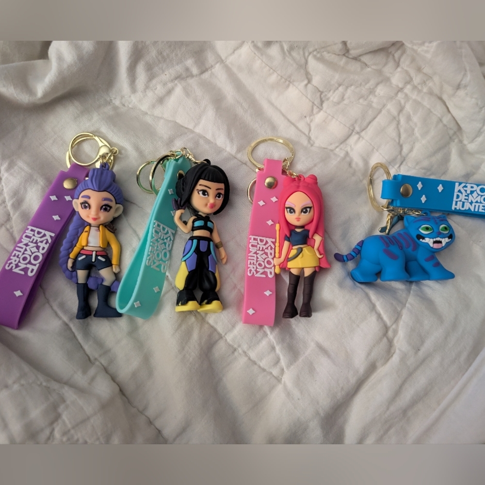 New K-pop Demon Hunters Keychains Set